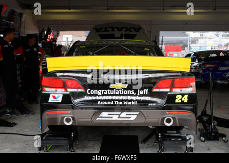 Homestead, FL, USA. 20th Nov, 2015. Homestead, FL - Nov 20, 2015: The car of Jeff Gordon (24) sits in the garage during practice for the FORD EcoBoost 400 at Homestead Miami Speedway in Homestead, FL. © csm/Alamy Live News Stock Photo