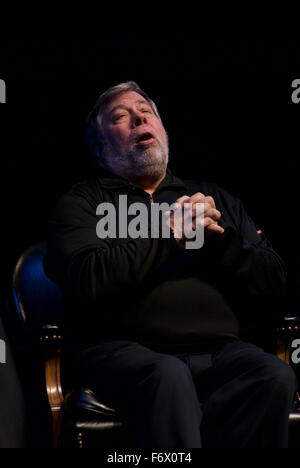 Lawrence, Kansas, USA. 20th November, 2015.  Steve Wozniak the co-founder of Apple computers gives lecture on innovation and entrepreneurship as part of the Anderson Chandler Lecture series at the LIED center of Kansas University. Credit:  mark reinstein/Alamy Live News Stock Photo