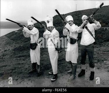 1962 - With The Chefs On The Grouse Moor Under The Watchful Eye Of Gamekeeper Dougal Mcgragor, Chefs Tony Colboy (Irish, Athenaeum Hotel, London) Brian Turner (English) London's Capital Hotel) Maurice Cottet (French) Glenenglee Hotel) STUART CAMERON (Scottish, Glasgow Central Hotel) shotting their first birds of the Twelfth. ''Have you heard the one about the Irishman, the Englishman, the Frenchman and the Englishman. © Keystone Pictures USA/ZUMAPRESS.com/Alamy Live News Stock Photo
