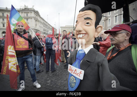 Rome, Italy. 21st Nov, 2015. FIOM (Metallurgical Employees Workers Federation) parade started at 9.30 from the Republic Square to end at 12 in Piazza del Popolo . The national secretary of Fiom Maurizio Landini present during the parade launches ' ''‹''‹extreme appeal not being influenced, and move to the streets to challenge the climate of terror .that bombers in Paris would sow in whole Europe and to say no to all wars Credit:  Danilo Balducci/ZUMA Wire/Alamy Live News