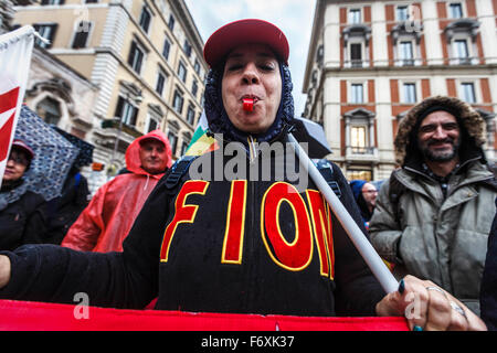 Rome, Italy. 21st Nov, 2015. Members of the Italian trade union FIOM CGIL blows a whistle during an anti-government rally to protest against the Italian government's 'Stability Law'. Thousands of demonstrators take part in an anti-government rally called by FIOM CGIL, Italy's metalworkers' trade union, in downtown Rome to protest against the Italian government's 'Stability Law'. Credit:  Giuseppe Ciccia/Pacific Press/Alamy Live News