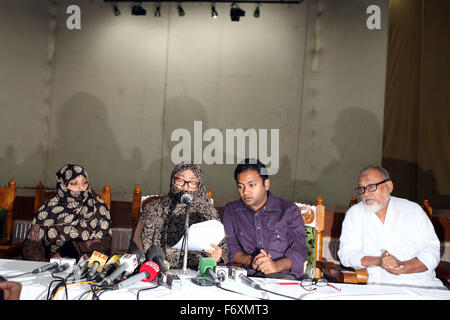Dhaka, Bangladesh. 21st Nov, 2015. DHAKA, BANGLADESH 21th November: Spouse (2nd L) of death-row convict and Jamaat e Islami's Secretary General Ali Ahsan Muhammad Mujahid attends a press conference at High Court Auditorium in Dhaka on November 21, 2015.Family of the war criminal Ali Ahsan Mujahid are making a last-ditch attempt to delay the executions. Jamaat Secretary Mujahid's family urge the government not to execute him until the Aug 21 grenade attack case is resolved.Some family members and the attorney attended the press conference. (Credit Image: © Zakir Hossain Chowdhury via ZUM Stock Photo
