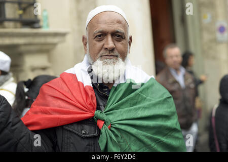 Rome, Italy. 21st Nov, 2015. A Muslim man wearing an Italian Flag marches during a 'Not In My Name' demonstration organized by Muslims Against Terrorism condemning the Paris attacks. Credit:  Danilo Balducci/ZUMA Wire/Alamy Live News