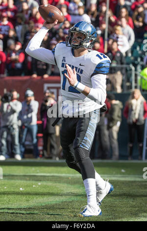 Philadelphia, Pennsylvania, USA. 21st Nov, 2015. Memphis Tigers quarterback Paxton Lynch (12) throws a pass during the NCAA football game between the Memphis Tigers and the Temple Owls at Lincoln Financial Field in Philadelphia, Pennsylvania. Christopher Szagola/CSM/Alamy Live News Stock Photo