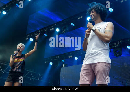 Sydney, Australia. 21st Nov, 2015. Krit Schmidt and Kate Peck on stage at the 2015 MTV Beats and Eats Music Festival which took place at Parramatta Park in Sydeny's west. Credit:  mjmediabox/17�Թ����� Live News Stock Photo