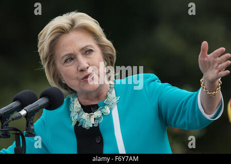 North Charleston, South Carolina, USA. 21st Nov, 2015. Former Secretary of State and Democratic presidential candidate Hillary Rodham Clinton rallies supporters during the Blue Jamboree campaign event. Stock Photo