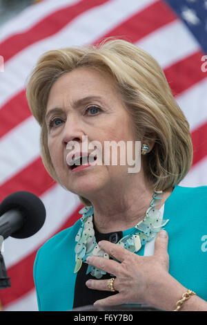 North Charleston, South Carolina, USA. 21st Nov, 2015. Former Secretary of State and Democratic presidential candidate Hillary Rodham Clinton rallies supporters during the Blue Jamboree campaign event. Stock Photo