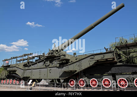 A Soviet 305mm TM-3-12 railway gun in the Exposition of Military ...