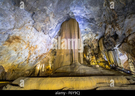 Inside beautiful Paradise Cave, Phong Nha Stock Photo