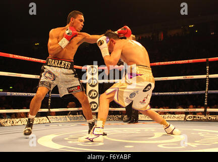 Manchester Arena, Manchester, UK. 21st November 2015. Pride of Manchester Matchroom Boxing Fight Night. Anthony Crolla (Manchester) White/Gold Shorts vs Darleys Perez (Colombia) Silver/Black Shorts during their WBA World Lightweight Championship bout at Manchester Arena, Manchester. Credit:  Stephen Gaunt/Alamy Live News Stock Photo