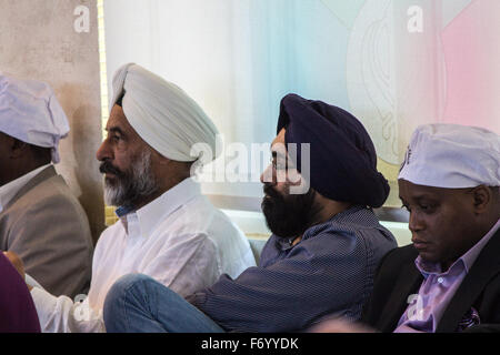 Johannesburg, South Africa, 22 November 2015. The unveiling of Gurudwara, a Sikh Temple in Johannesburg to worship Sikhs, the disciples of Guru Nanak. Men partecipating at the ceremony. Credit:  Antonella Ragazzoni/Alamy Live News Stock Photo