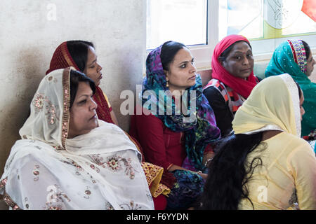 Johannesburg, South Africa, 22 November 2015. The unveiling of Gurudwara, a Sikh Temple in Johannesburg to worship Sikhs, the disciples of Guru Nanak. Women partecipating at the ceremony. Credit:  Antonella Ragazzoni/Alamy Live News Stock Photo
