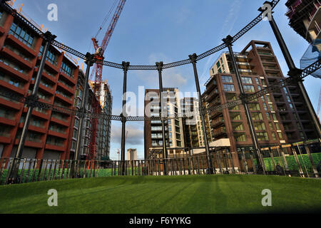 Victorian gas holder encloses new park in King's Cross, London Stock Photo