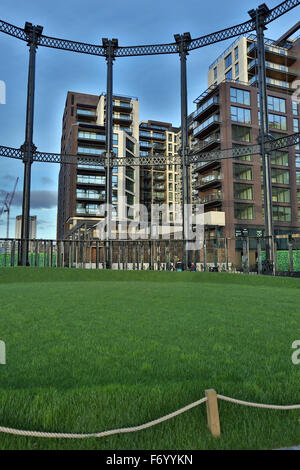 Victorian gas holder encloses new park in King's Cross, London Stock Photo