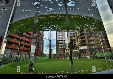 Victorian gas holder encloses new park in King's Cross, London Stock Photo