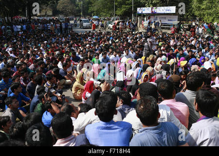 Dhaka, Bangladesh. 23rd Nov, 2015. Bangladesh Chhatra League protest against the strike called by Jamaat-e-Islami in Dhaka, Bangladesh, Nov 23, 2015. The Jamaat-e-Islami religious political organization has called day-long strike to protest against its leader's execution for war crimes during the Bangladesh Liberation War at 1971. On November 22, Bangladesh hanged two top opposition leaders for war crimes during the Bangladesh Liberation war. Credit:  Suvra Kanti Das/ZUMA Wire/Alamy Live News Stock Photo