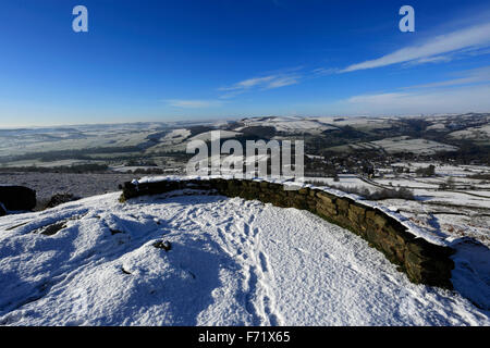 January, winter snow view over Baslow Edge; Derbyshire County; Peak District National Park; England; UK Stock Photo