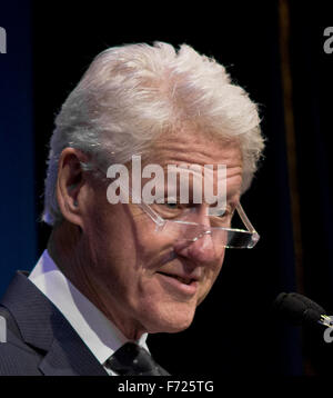 Lawrence, Kansas. USA, 23rd Nov, 2015. Former President William Jefferson Clinton is awarded the Robert J. Dole Institute of Politics Leadership Prize. President Clinton is honored with the award for his legacy of bipartisanship and economic expansion while serving as the nations 42nd president. Credit: Credit:  Mark Reinstein/Alamy Live News