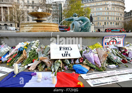 London, England, UK. Tributes in Trafalgar Square left after the terrorist attacks in Paris, November 2015 Stock Photo