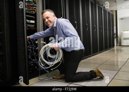 Technician working on broken server Stock Photo: 90412201 - Alamy