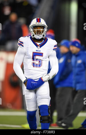 Regulation Time. 23rd Nov, 2015. MA, USA: Buffalo Bills quarterback Tyrod Taylor (5) warms up prior to the National Football League game between the Buffalo Bills and the New England Patriots held at Gillette Stadium in Foxborough Massachusetts. New England defeats Buffalo 20-13 in regulation time. Eric Canha/CSM/Alamy Live News Stock Photo