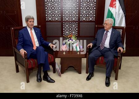 Ramallah, West Bank. 24th November, 2015. US Secretary of State John Kerry and Palestinian Authority President Mahmoud Abbas during their bilateral meeting at the Muqata'a Presidential Compound November 24, 2015 in Ramallah, West Bank. Stock Photo