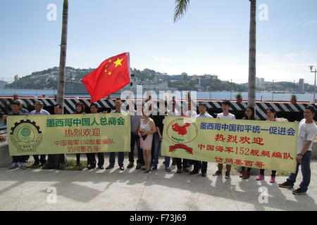 Acapulco, Mexico. 24th Nov, 2015. Chinese residents in Mexico welcome visiting ships of the Chinese People's Liberation Army Navy (PLAN) at the port of Acapulco, Mexico, on Nov. 24, 2015. A flotilla of the Chinese People's Liberation Army Navy (PLAN) arrived in the Mexican port of Acapulco on Tuesday to begin a friendly visit. Credit:  Rong Hao/Xinhua/Alamy Live News Stock Photo