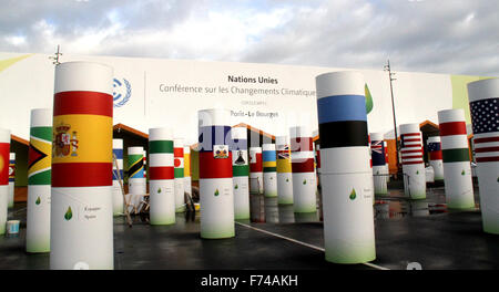 Paris. 25th Nov, 2015. Pillars with national flags are seen at the entrance of Le Bourget where the 2015 United Nations Climate Change Conference (COP 21) will take place in Paris, France on Nov. 25, 2015. Already at high terror alert, France planned to pour 8,000 policemen and gendarmes across the country to secure the national borders and ensure the safety at home where the upcoming UN conference on climate change (COP21) is scheduled for next week, a government official said on Wednesday. © Zheng Bin/Xinhua/Alamy Live News Stock Photo