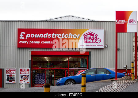£ Poundstretcher discount retail store along the Lochee Road in Dundee, UK Stock Photo