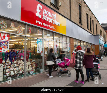 Blackpool, Lancashire, UK 25th November, 2015.  'Pound Stretcher'    Black Friday has become the biggest shopping day of the year, when retailers knock prices across much of their stock to kick-start the gift-buying season, to coincide with the month end pay check. The event has started to take a rather liberal understanding of 'Friday', however, with many retailers launching the offers days before or even throughout the week. This year, some merchants have already kicked off their deals labelling the event Black Friday Week. Credit:  MarPhotographics/Alamy Live News Stock Photo