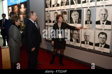 Yekaterinburg, Russia. 25th November, 2015. Tatyana Yumasheva, daughter of former president Boris Yeltsin and director of the Boris Yeltsin foundation gives a tour to Russian President Vladimir Putin and Naina Yeltsina, left, at the Boris Yeltsin Museum November 25, 2015 in Yekaterinburg, Russia. The exhibition 'Seven Days That Changed Russia'  is about the transition from communism to democracy led by President Boris Yeltsin. Stock Photo
