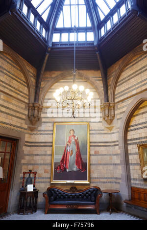 Manchester Town Hall Lord Mayors office   space interior room painting of the queen portrait hanging Stock Photo