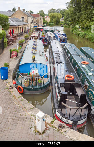 Narrowboats at Sydney Wharf on Kennet and Avon canal, Bath Somerset England United Kingdom UK Stock Photo