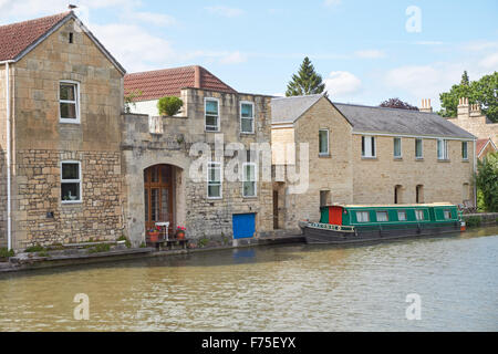 Narrowboat at Sydney Wharf on Kennet and Avon canal, Bath Somerset England United Kingdom UK Stock Photo