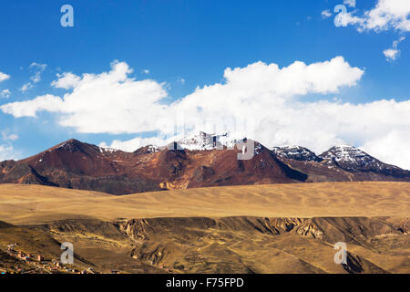 Looking towards the peak of Chacaltaya (5,395m) from La Paz, which until 2009 had a glacier which supported the worlds highest s Stock Photo