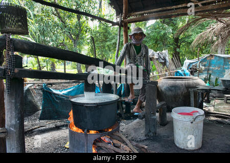 Making handmade rice flour noodles, Siem Reap, Cambodia Stock Photo