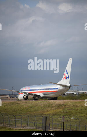 Dallas, Texas, USA. 25th Nov, 2015. An American Airlines plane at Dallas-Ft. Worth International Airport heading toward a gate at Terminal C after arriving with passengers ready to celebrate the Thanksgiving holiday. Credit:  Brian T. Humek/Alamy Live News Stock Photo