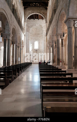 Nave of the Cathedral, Cattedrale di San Nicola Pellegrino, Trani, Bari Province, Apulia, Italy Stock Photo