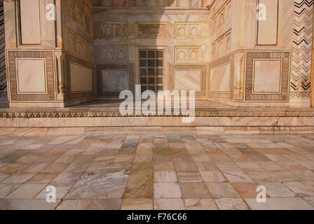 Taj Mahal, white marble mausoleum, wonder of the world, UNESCO World Heritage Site, Agra, Uttar Pradesh, India, Asia Stock Photo