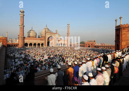 Muslim mass praying EID namaz in idgah masjid jodhpur 