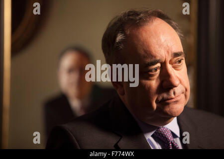 Edinburgh, UK. 26th November, 2015. A portrait of the RT Hon Alex Salmond MP MSP display on show at the Scottish National Portrait Gallery this week. The portrait was part of a group of fourteen works painted by Gerard M Burns. Pictured Alex Salmond Pako Mera/Alamy Live News. Stock Photo