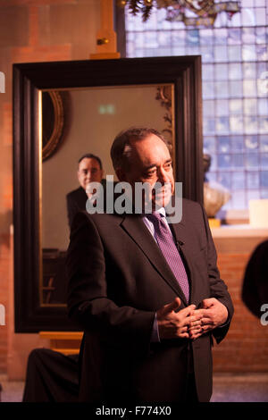 Edinburgh, UK. 26th November, 2015. A portrait of the RT Hon Alex Salmond MP MSP display on show at the Scottish National Portrait Gallery this week. The portrait was part of a group of fourteen works painted by Gerard M Burns. Pictured Alex Salmond. Pako Mera/Alamy Live News. Stock Photo