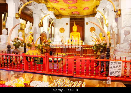 Sri Lanka - Temple of the Tooth, Kandy, Sri Dalada Maligawa, Buddhist shrine, Sri Lanka, UNESCO World Heritage Site Stock Photo