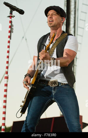 Oshkosh, Wisconsin, USA. 19th June, 2012. Musician KEIFER THOMPSON of Thompson Square performs live at the Country USA Music Festival in Oshkosh, Wisconsin © Daniel DeSlover/ZUMA Wire/Alamy Live News Stock Photo