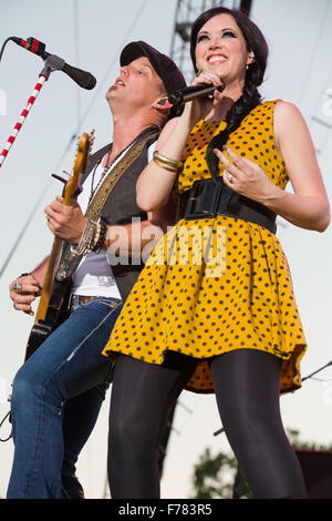 Oshkosh, Wisconsin, USA. 19th June, 2012. KEIFER THOMPSON (L) and SHAWNA THOMPSON of Thompson Square perform live at the Country USA Music Festival in Oshkosh, Wisconsin © Daniel DeSlover/ZUMA Wire/Alamy Live News Stock Photo