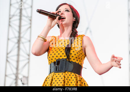 Oshkosh, Wisconsin, USA. 19th June, 2012. Singer SHAWNA THOMPSON of Thompson Square performs live at the Country USA Music Festival in Oshkosh, Wisconsin © Daniel DeSlover/ZUMA Wire/Alamy Live News Stock Photo