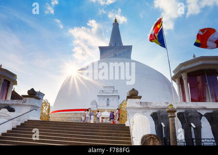 Sri Lanka - Anuradhapura, Ruwanveliseya Dagoba stupa, UNESCO Stock Photo