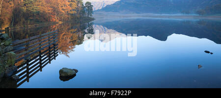 An autumnal view of the Langdale Pikes reflected in Blea Tarn Stock Photo