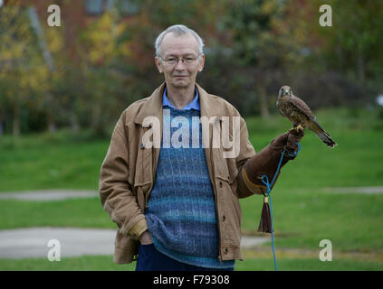 Actor Dai Bradley who played Billy Casper in the 1969 film 'Kes'. Reunited with a kestrel in Barnsley, South Yorkshire. Stock Photo