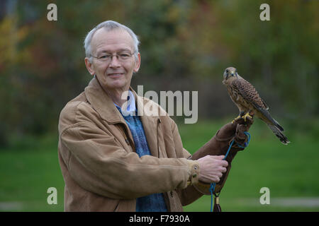 Actor Dai Bradley who played Billy Casper in the 1969 film 'Kes'. Reunited with a kestrel in Barnsley, South Yorkshire. Stock Photo